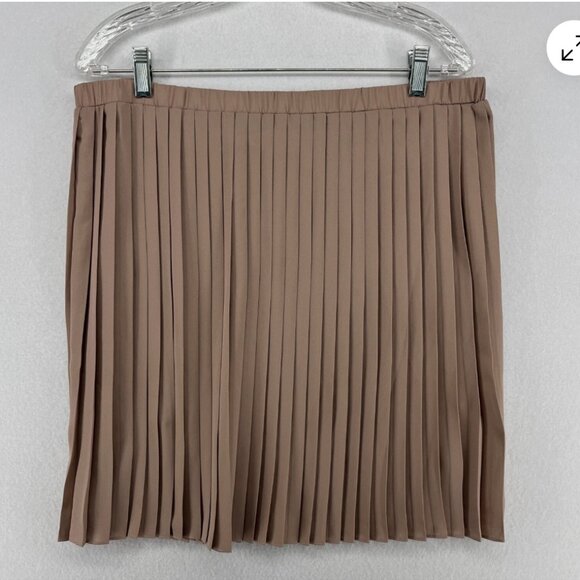 MAX STUDIO Crepe Pleated Mini Elastic Waist - Picture 1 of 1